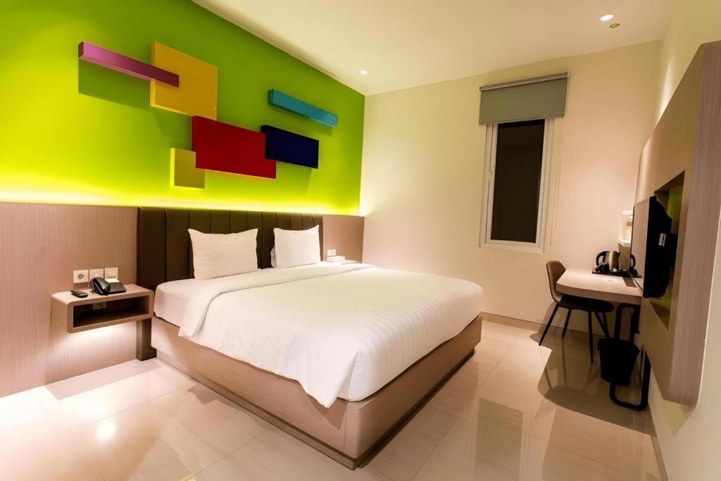 Zoom Dharmahusada Hotel Surabaya Exterior foto
